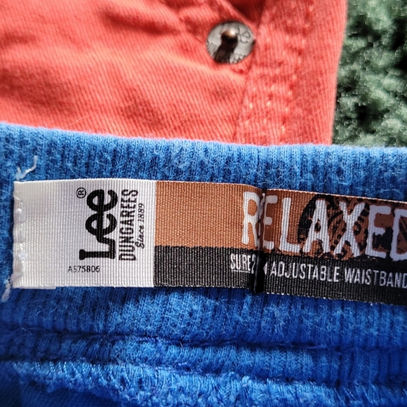 Lee Relaxed Shorts- Red and Blue 12M - Picture 2 of 6